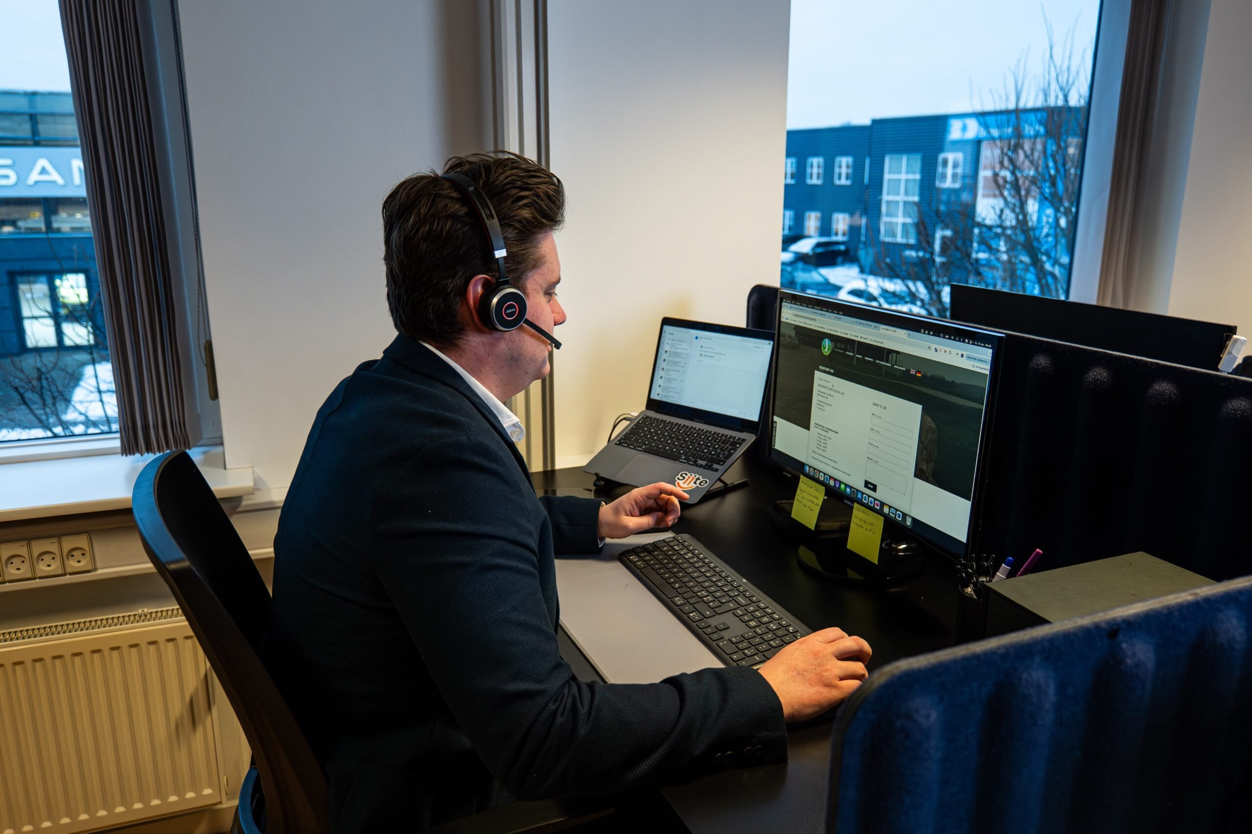 An account manager on a client call